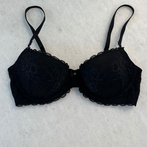 🖤 BETSEY JOHNSON Intimates Black Lace push-up bra, SIZE 32D
